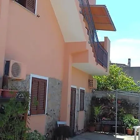 Bed & Breakfast Domu Delunas