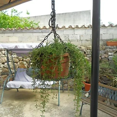 Domu Delunas Giba